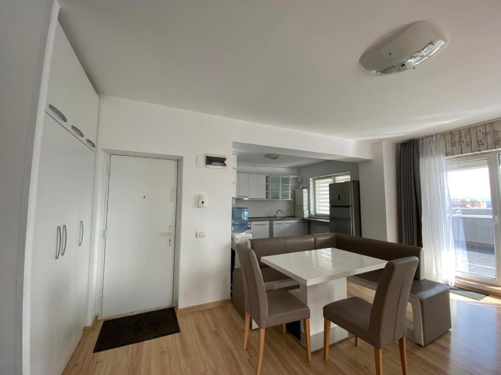 Appartamento Amg Apartament Braşov Esterno foto